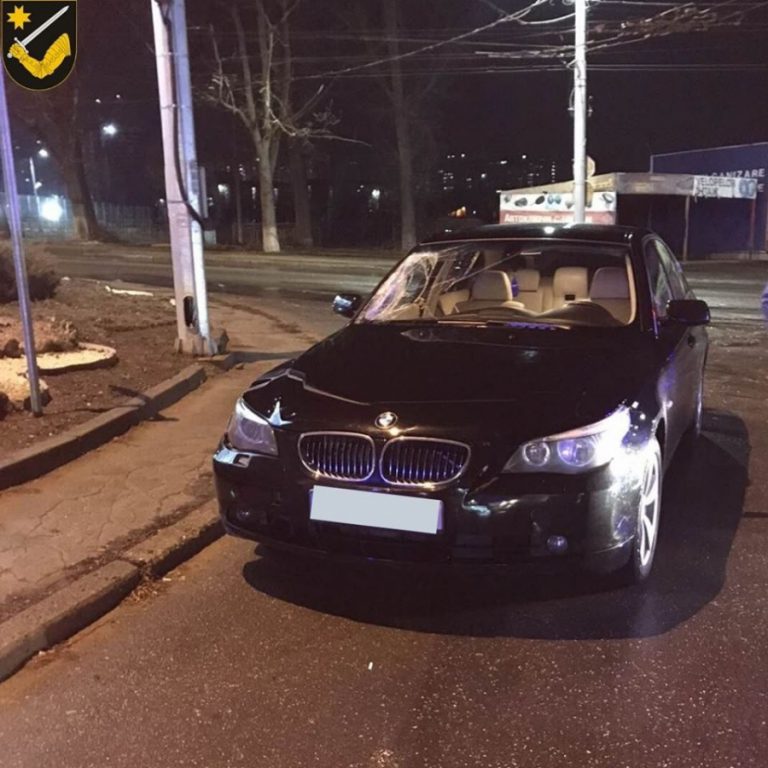 Un tânăr beat și fără permis care gonea cu BMW-ul cu 141 km/h a fost reținut de polițiști