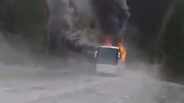 Un autocar plin cu oameni a luat foc (NAȚIONAL)