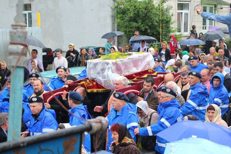Procesiunea cu moaștele Sfântului Ioan cel Nou se va realiza cu un autovehicul din cauza epidemiei de coronavirus
