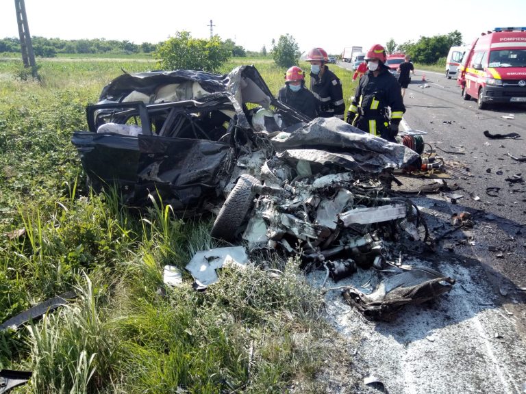 Un șofer a murit după ce s-a izbit în două TIR-uri (NAȚIONAL)
