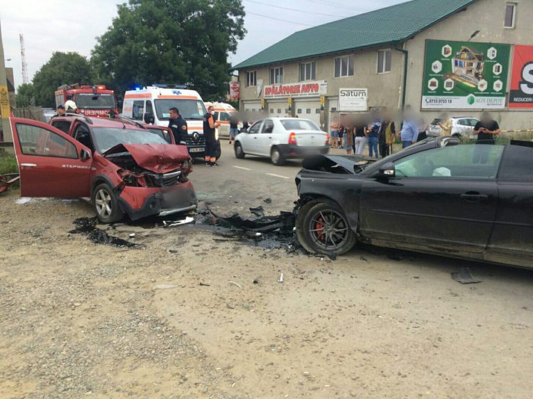 FOTO Accidentul de la Rădăuți a fost produs de un tânăr cu o alcoolemie de 0,83 mg/l care s-a angajat într-o depășire neregulamentară