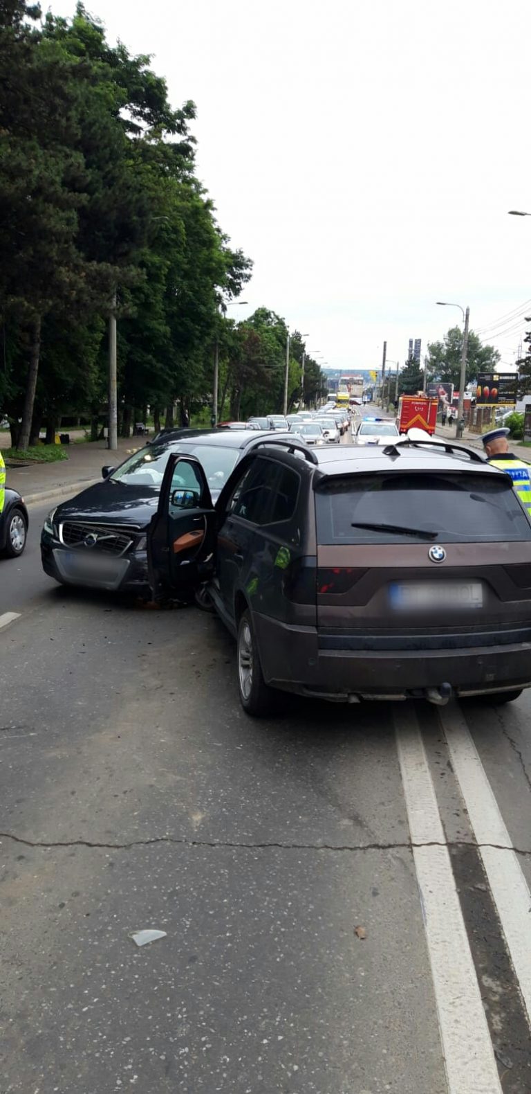 FOTO Accident cu doi răniți produs de un botoșănean în fața Sălii Unirea din Suceava