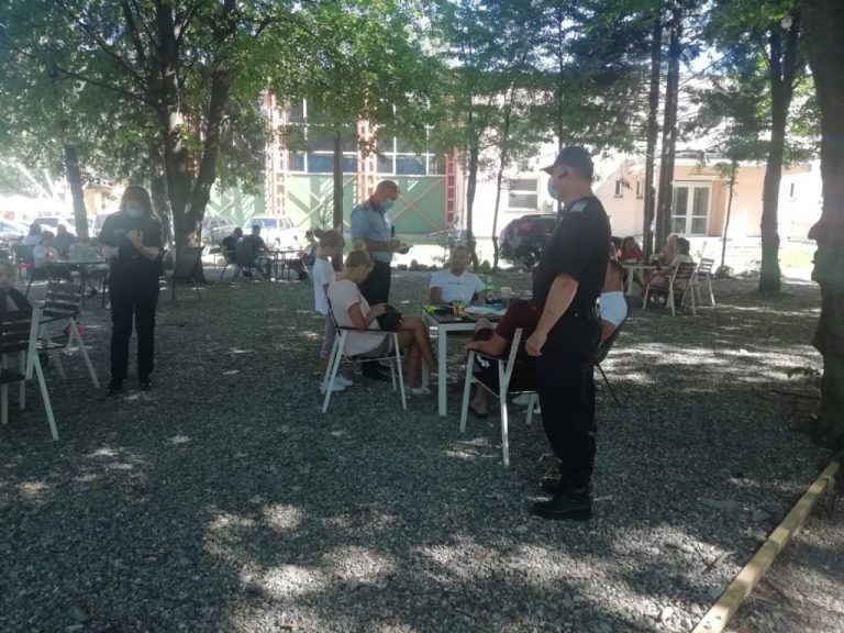 Echipe mixte de control au verificat 84 de societăți comerciale din județul Suceava pentru a vedea dacă sunt respectate măsurile de protecție