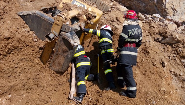 VIDEO FOTO Un muncitor a murit în urma accidentului de la cariera din Fundu Moldovei