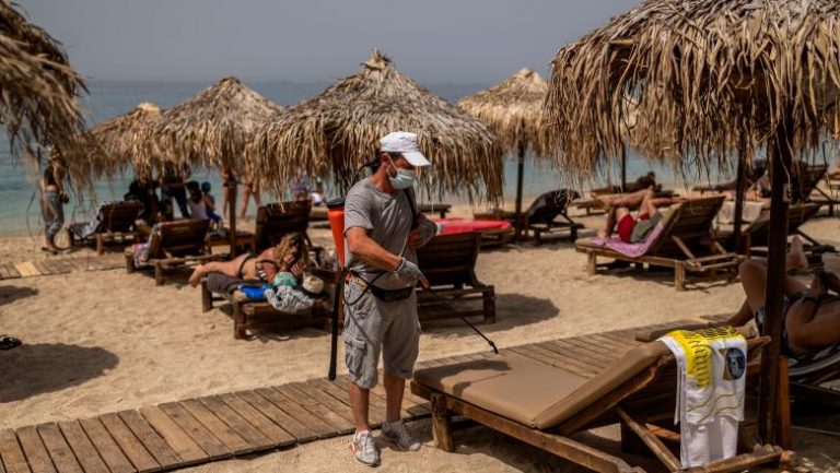 O româncă plecată în vacanță în Grecia a fost diagnosticată cu coronavirus (INTERNAȚIONAL)