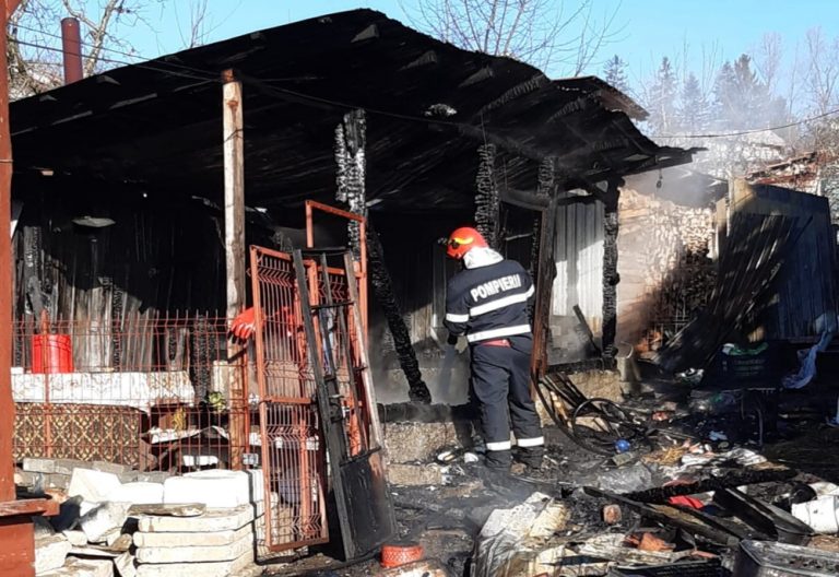 Două femeie și-au pierdut viața după ce bucătăria de vară în care se aflau a luat foc