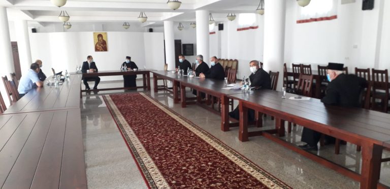 Enoriașii vor fi obligați să poarte mască de protecție la slujbele organizate la biserici