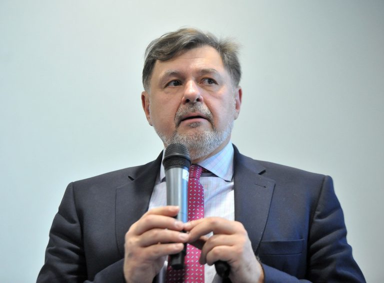 Avertismentul dur al lui Rafila: „Dacă Guvernul nu ia unele măsuri, în 2 săptămâni depăşim 10.000 de cazuri” (POLITICĂ)