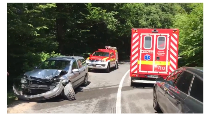 Accident produs într-o curbă din Forăști după ce un șofer a intrat cu mașina pe contrasens