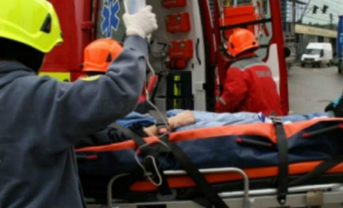 Un minor de 12 ani s-a rănit extrem de grav după ce a căzut de pe acoperișul casei