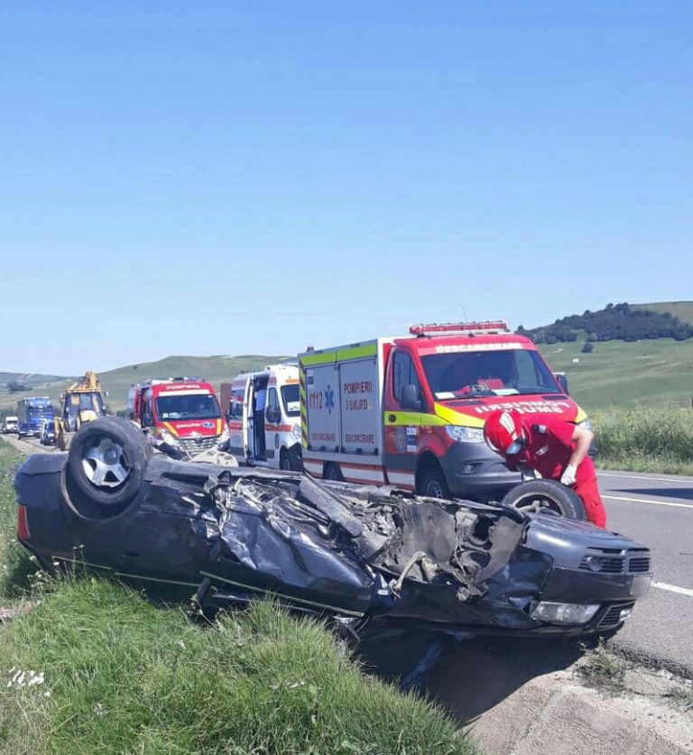 UPDATE FOTO  7 persoane implicate într-un accident rutier la Ilișești