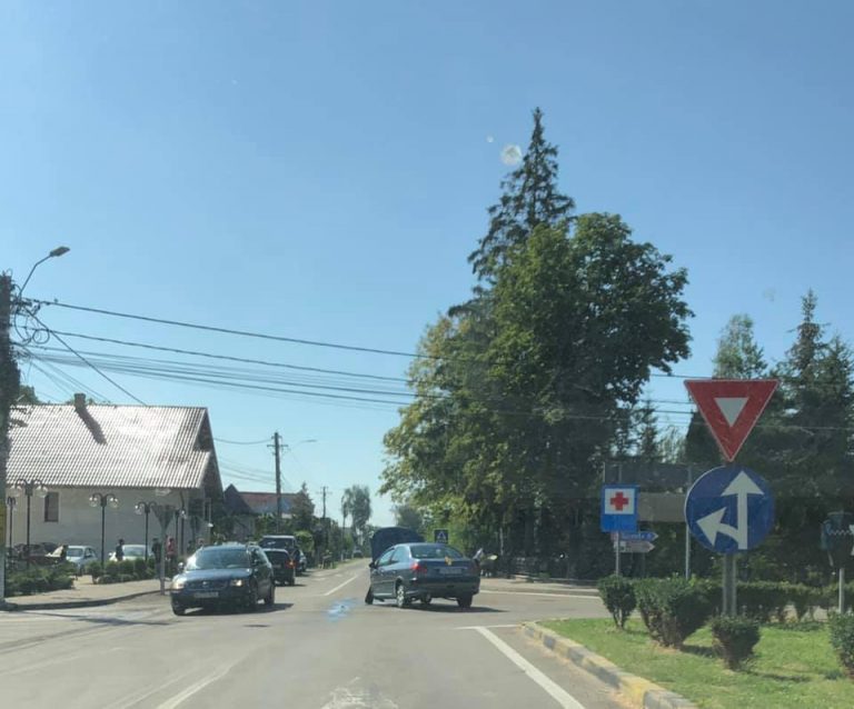 Accident grav produs într-o intersecție din Marginea de un șofer care nu a acordat prioritate