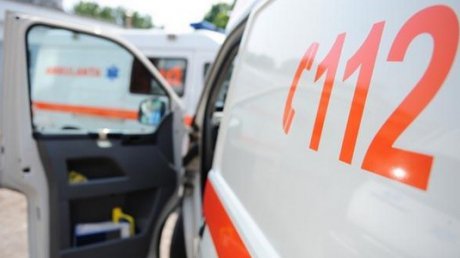 Un bărbat de 36 de ani a murit după ce a căzut de pe acoperișul unei anexe