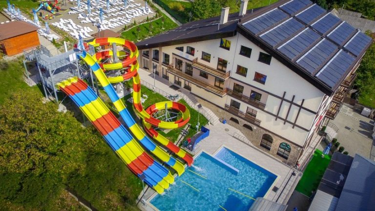 Un băiat de 13 ani s-a lovit la cap în timp ce era la o piscină din cadrul Complexului Mărțișorul din Cacica