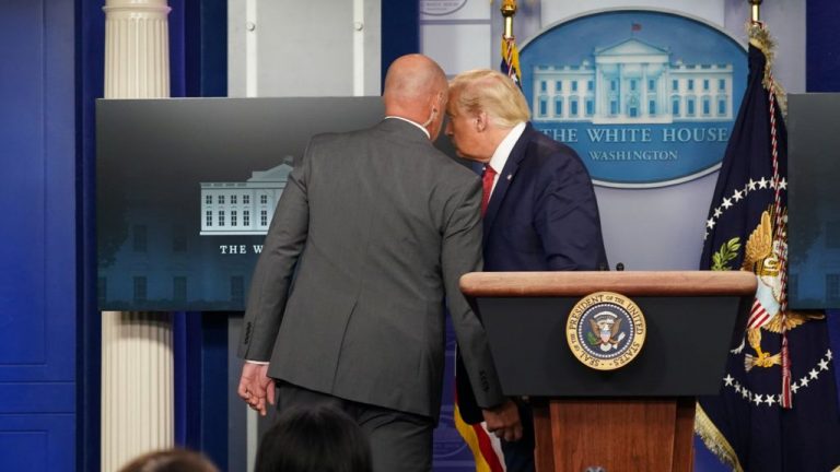 VIDEO Donald Trump a părăsit o conferință de presă după ce în apropiere de Casa Albă a avut loc un atac armat (INTERNAȚIONAL)