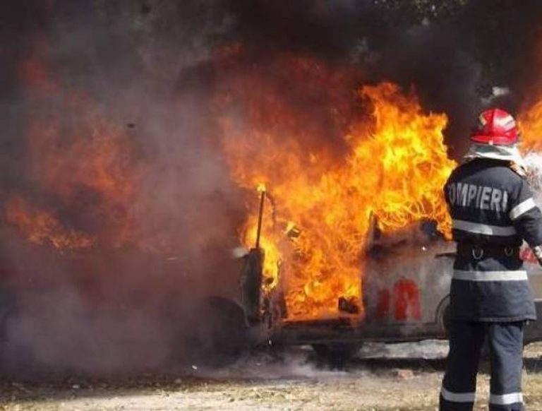Un tânăr din Dărmănești, drogat și fără permis, s-a răsturnat cu mașina, la Milișăuți. El a scăpat ca prin minune cu viață, după ce vehiculul a luat foc