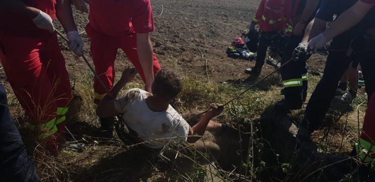 VIDEO FOTO Un bărbat a căzut într-o fântână din Drăgușeni în încercarea de a-și salva o capră