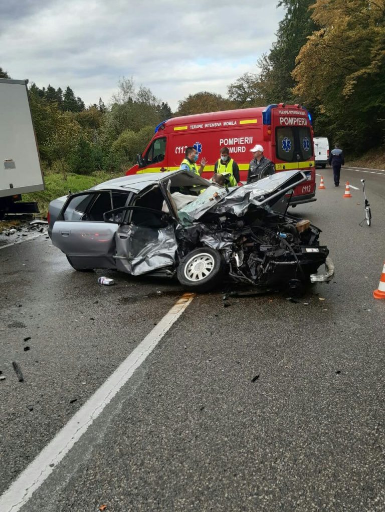 FOTO Accident rutier produs la Ilişeşti. O persoană a ajuns la spital