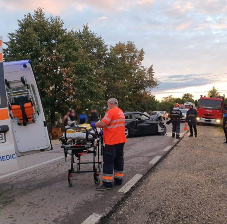 Două persoane și-au pierdut viața în urma coliziunii puternice dintre două autoturisme (NAȚIONAL)