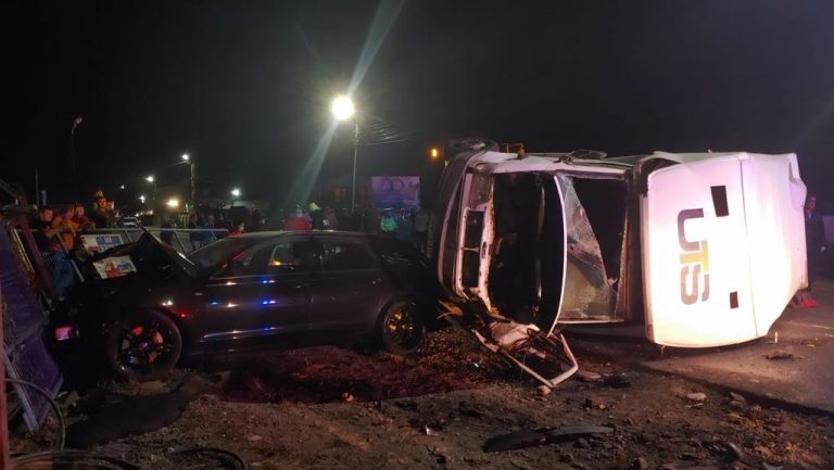 Două persoane au murit după ce un microbuz a fost spulberat de o mașină (NAȚIONAL)
