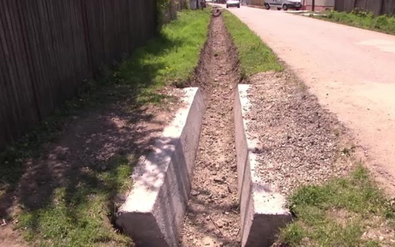 Din cauza datoriilor neachitate de fostul primar Miron, constructorii au sistat mai multe lucrări în Bosanci