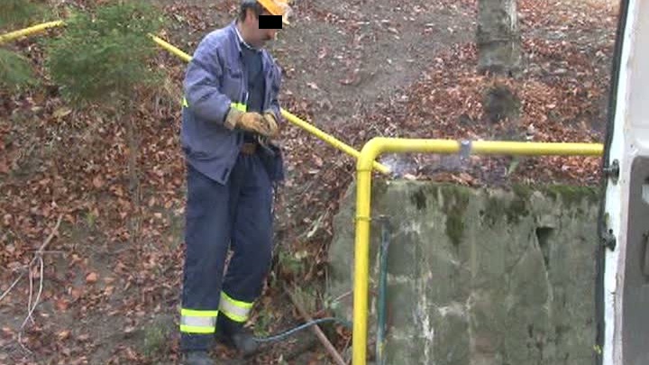 „Dorel” a fost aproape de a arunca în aer o stradă întreagă din Suceava după ce a tăiat o țeavă de gaz din motive estetice