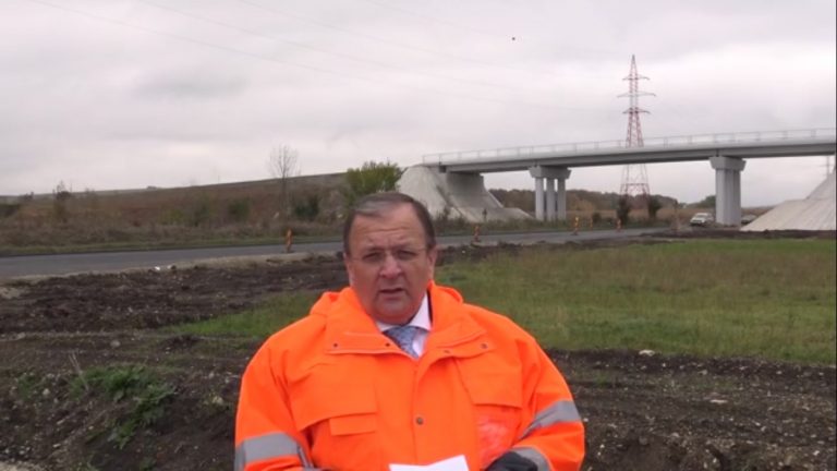 VIDEO Gheorghe Flutur, președintele CJ Suceava, a vizitat șantierul șoselei de centură a Rădăuțiului: „Dacă vremea permite, constructorul spune că undeva în prima parte a lunii decembrie, se poate da în circulație”