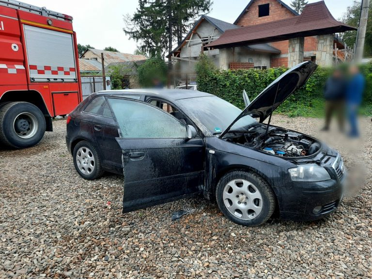 FOTO O mașină a luat foc în zona Serpentine din municipiul Suceava
