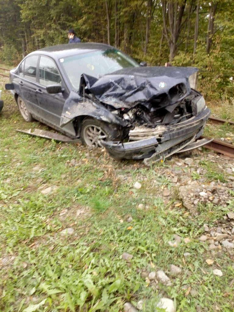 VIDEO FOTO Accidentul de la Vicovu de Jos s-a produs din cauza unui șofer care a vrut să-și întoarcă microbuzul în mijlocul drumului
