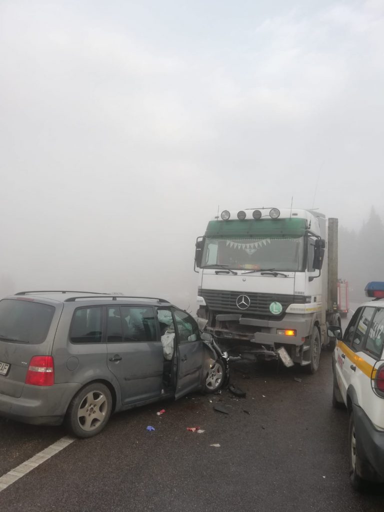 VIDEO FOTO Un bărbat din Arad și-a pierdut viața în accidentul produs azi dimineață la Poiana Stampei