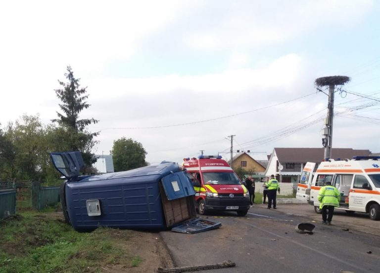 FOTO Accident cu 7 răniți produs în localitatea Satu Mare. Printre victime se numără și 4 copii