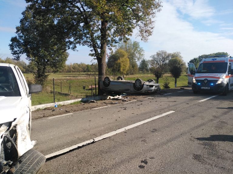 FOTO Accidentul de la Vicovu de Jos s-a produs din cauza unui șofer care a întors mașina în mijlocul drumului