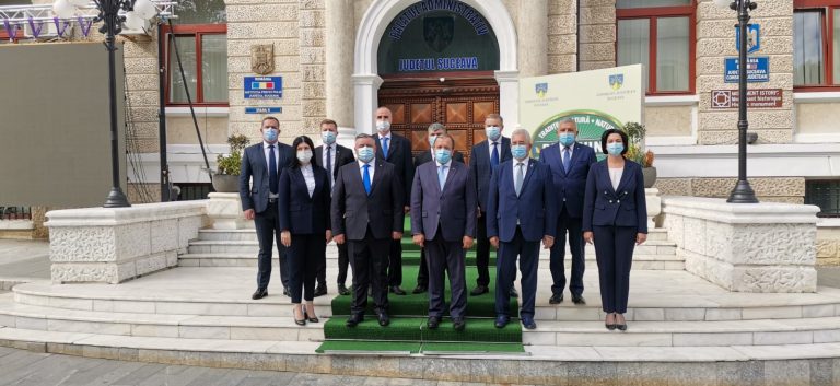 VIDEO PNL Suceava a înregistrat listele pentru alegerile parlamentare și ținteşte doi senatori și cinci deputați: „PNL are o listă de oameni cu experiență, de oameni competenți”