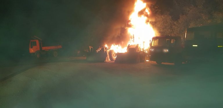 Trei gospodării din Valea Moldovei cuprinse de un incendiu puternic
