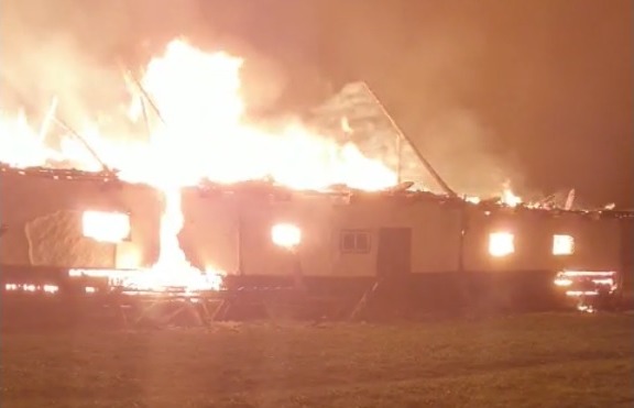 VIDEO O gospodărie din Teșna a fost distrusă de un incendiu