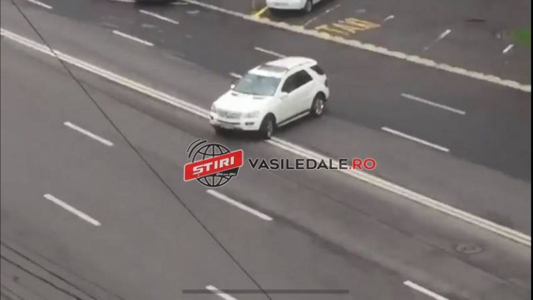 Un humorean s-a ales cu dosar penal după ce a trecut cu mașina peste linia continuă
