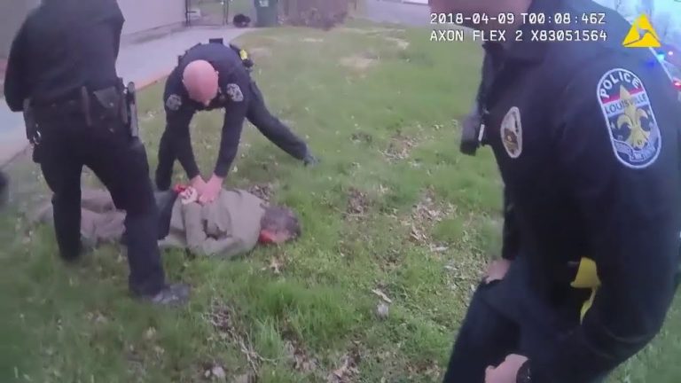 Un tânăr care „nu avea timp să-și pună masca” în piața din Vicovu de Sus a fost amendat de polițiști