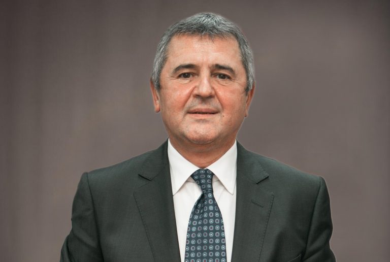 Deputatul PSD Eugen Bejinariu: „Ministrul liberal al finanțelor a împrumutat România într-un an mai mult decât toate guvernele în 20 de ani”