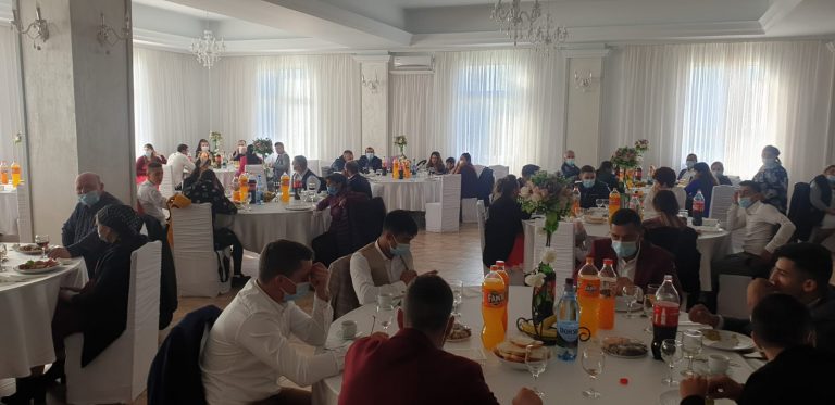 VIDEO FOTO O nuntă organizată la Berchișești și o petrecere de logodnă organizată la Șaru Dornei oprite de polițiștii suceveni