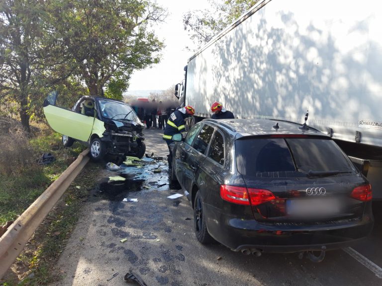 VIDEO FOTO Trei persoane implicate într-un accident rutier produs la Cornu Luncii