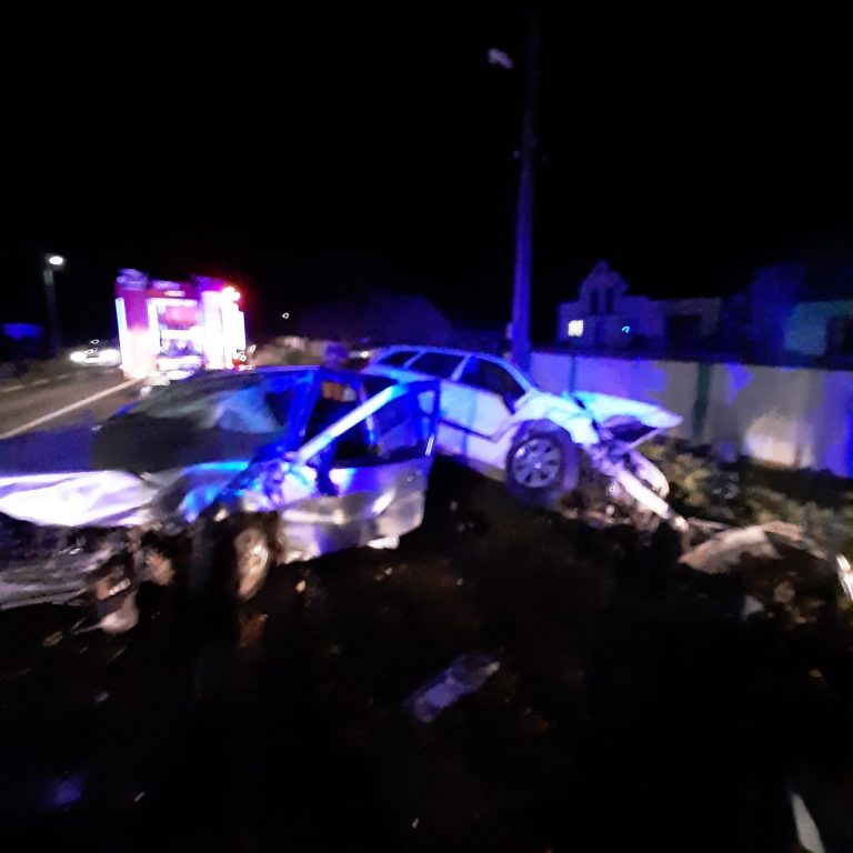 FOTO Un șofer angajat într-o depășire pe linie continuă a produs accidentul cu patru răniți de la Ratoș