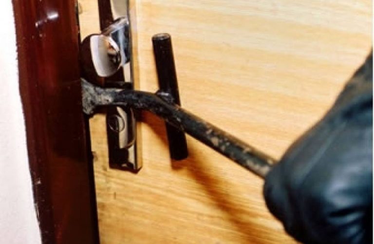 Hoții au dat o spargere la o casă aflată în construcție în Gura Humorului