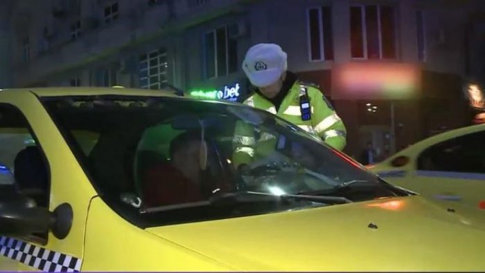 Un taximetrist a sunat la 112 și a reclamat o clientă care a refuzat să poarte masca de protecție