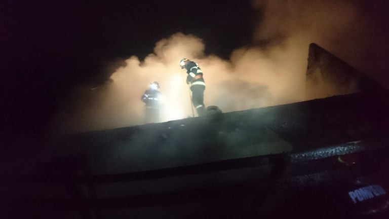 O casă din Crucea a luat foc din cauza coșului de fum necurățat