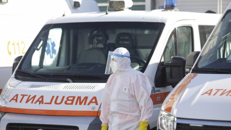 Un bărbat va sta un an după gratii pentru că a fugit din spital înainte să afle rezultatul testului COVID (NAȚIONAL)
