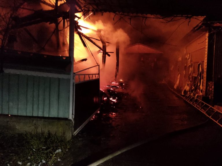 O casă din Moara a luat foc de la o clocitoare