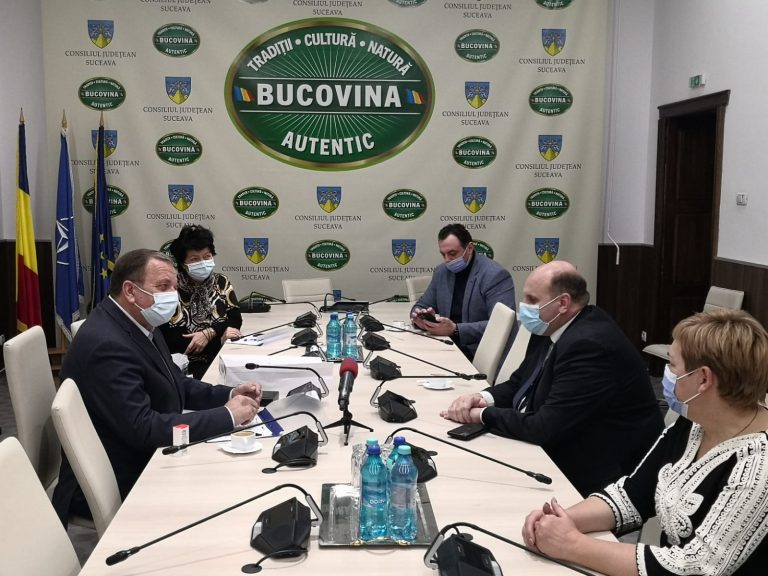 FOTO Gheorghe Flutur, președintele CJ Suceava, a primit vizita unei delegații a Consiliului Regional Cernăuți