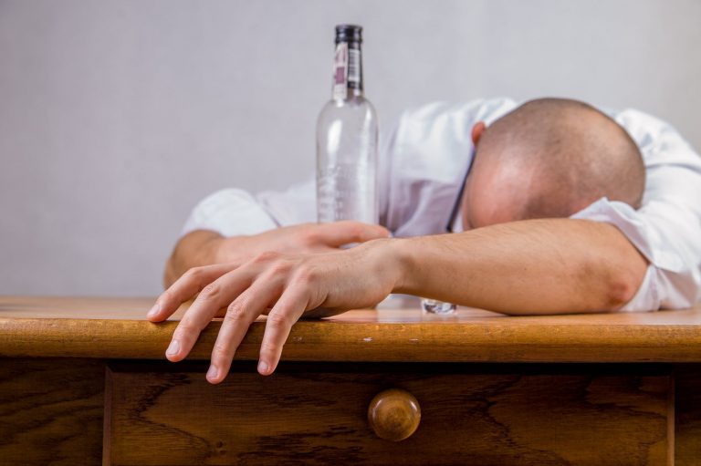 Un bărbat din Vama și-a pierdut viața după ce a ajuns cu sevraj etilic la Spitalul de Psihiatrie Câmpulung Moldovenesc