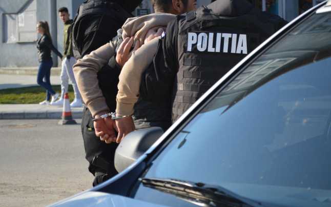 Un hoț cu mai multe furturi la activ a fost arestat preventiv după ce a violat o minoră de 16 ani
