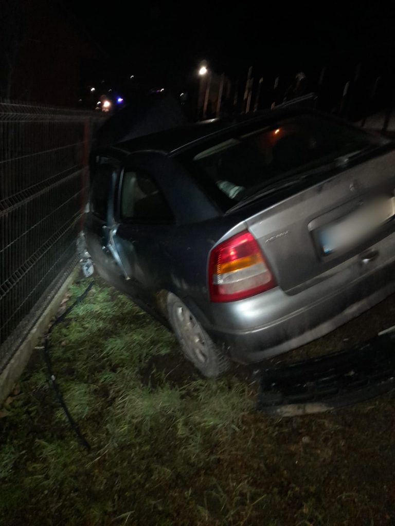 FOTO Accidentul de la Solca a fost produs de un șofer beat care a intrat cu mașina pe contrasens și s-a proptit într-un camion